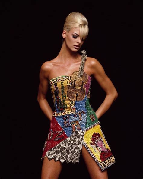 linda evangelista versace dress